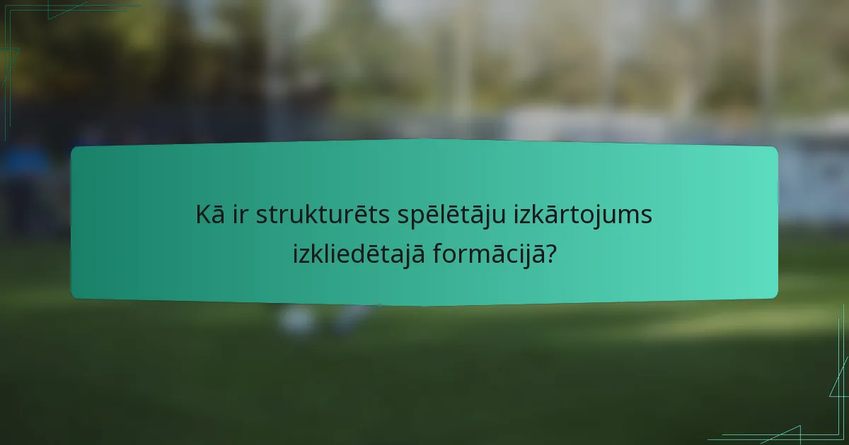 Kā ir strukturēts spēlētāju izkārtojums izkliedētajā formācijā?